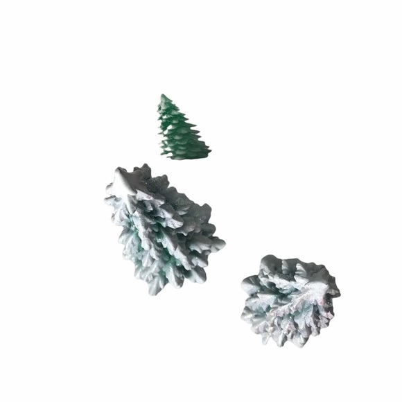 Department 56 Holiday Christmas Village Wintergreen Pines and Woodsmen Sets‎ - Picture 4 of 11